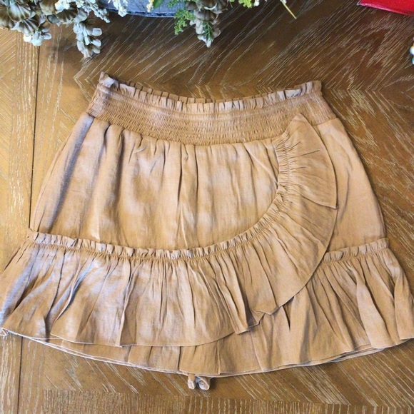 Do + Be Juniors Tan Ruffled Smocked Mini Skirt Skort Size Large - Picture 5 of 8